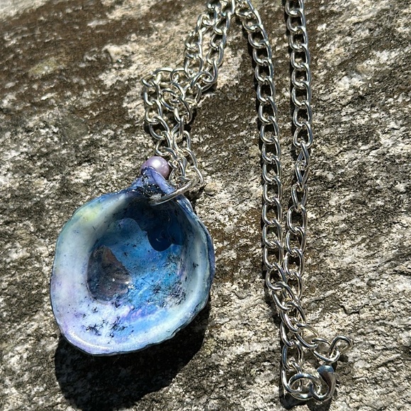 Dyed Oyster shell necklace    #2 - Picture 7 of 9